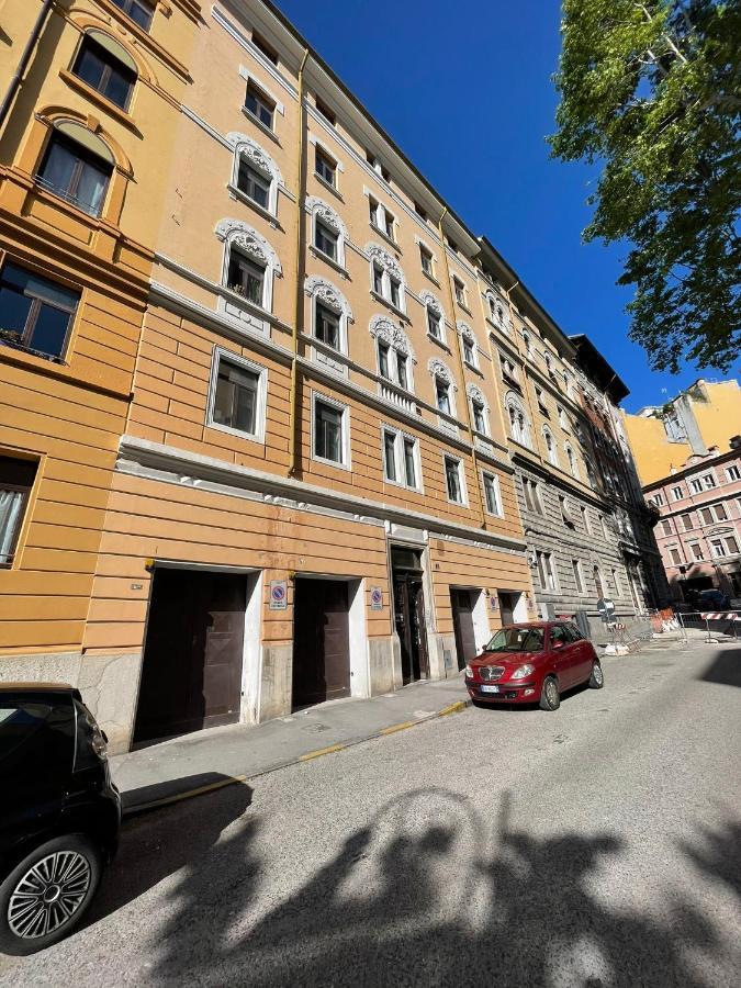 Luxury Stazione Centrale Elegante Loft Lägenhet Trieste Exteriör bild